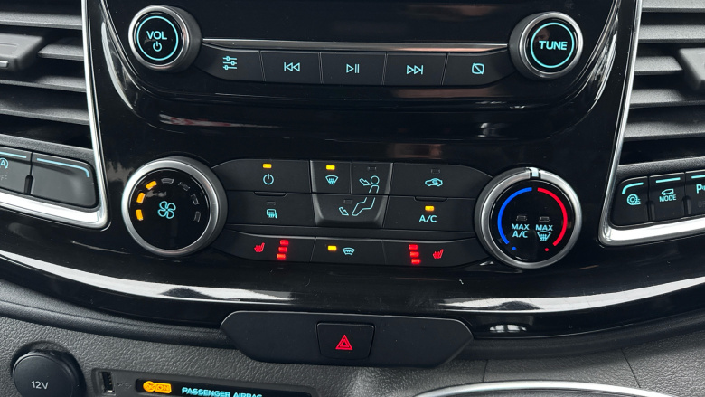 Ford Transit Custom 300 L1 Diesel Fwd 2.0 EcoBlue 130ps Low Roof D/Cab Limited Van